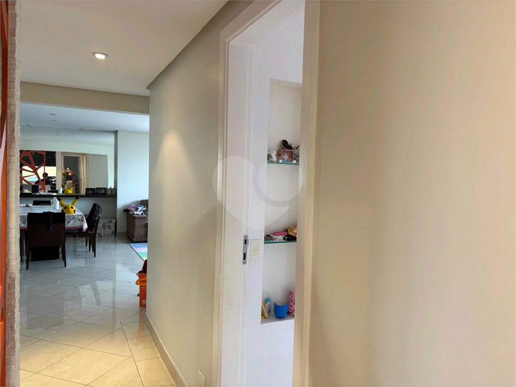  Amplo Apartamento todo reformado na Região de Santa Terezinha, com 143 metros de área útil,3 quarto