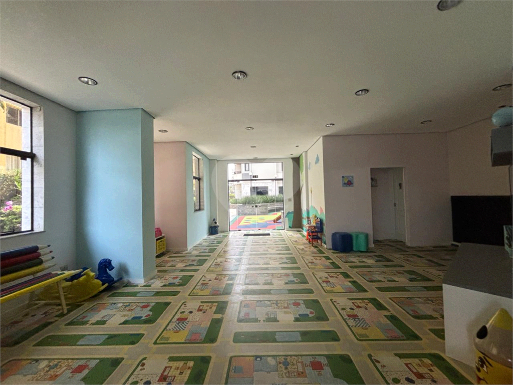  Amplo Apartamento todo reformado na Região de Santa Terezinha, com 143 metros de área útil,3 quarto