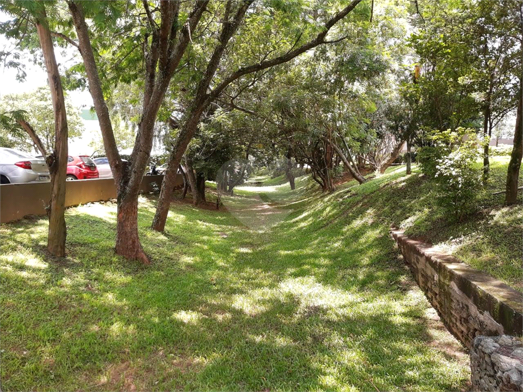 APARTAMENTO em CAMPO LIMPO