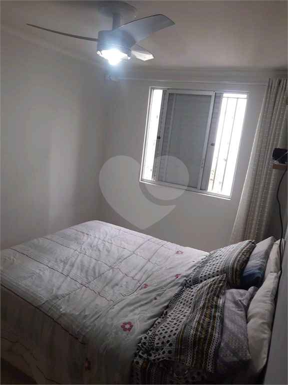 APARTAMENTO em CAMPO LIMPO