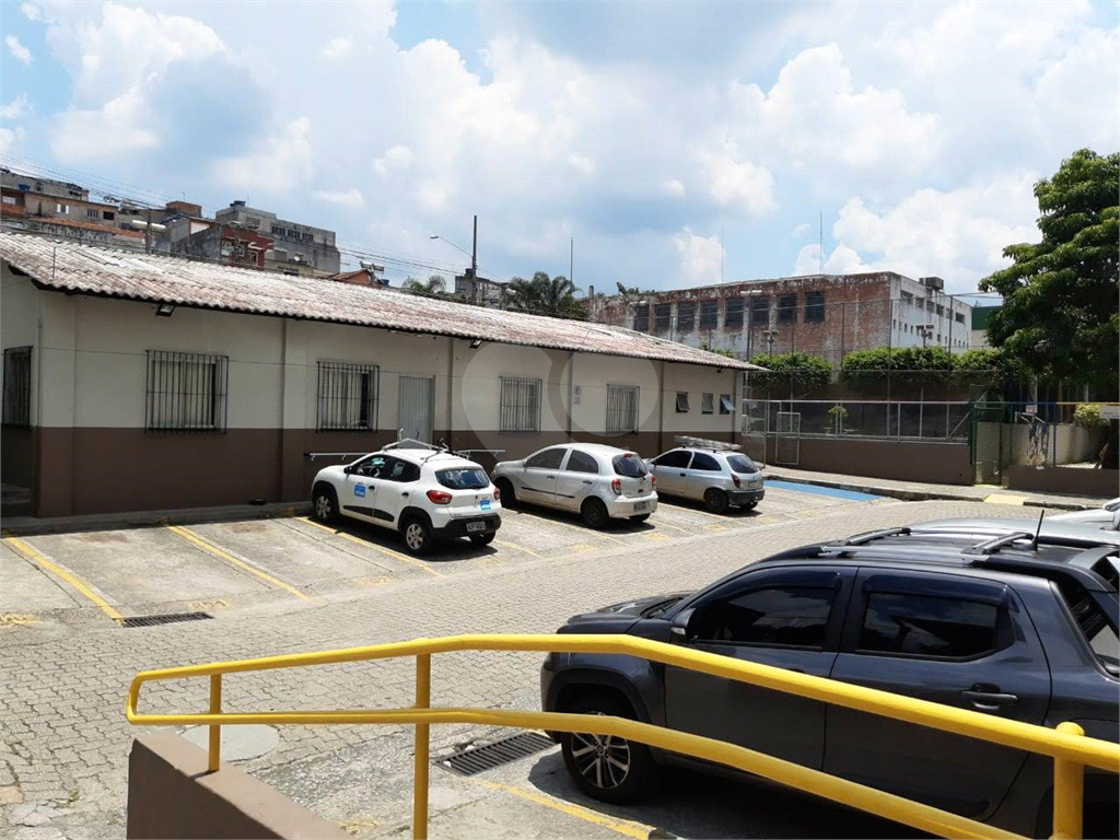 APARTAMENTO em CAMPO LIMPO