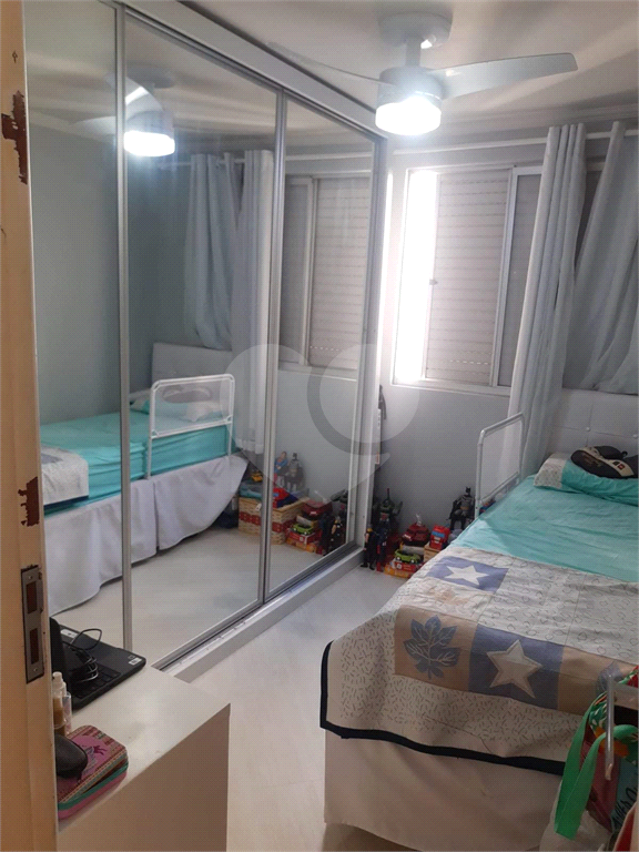 APARTAMENTO em CAMPO LIMPO