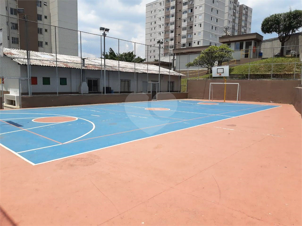 APARTAMENTO em CAMPO LIMPO