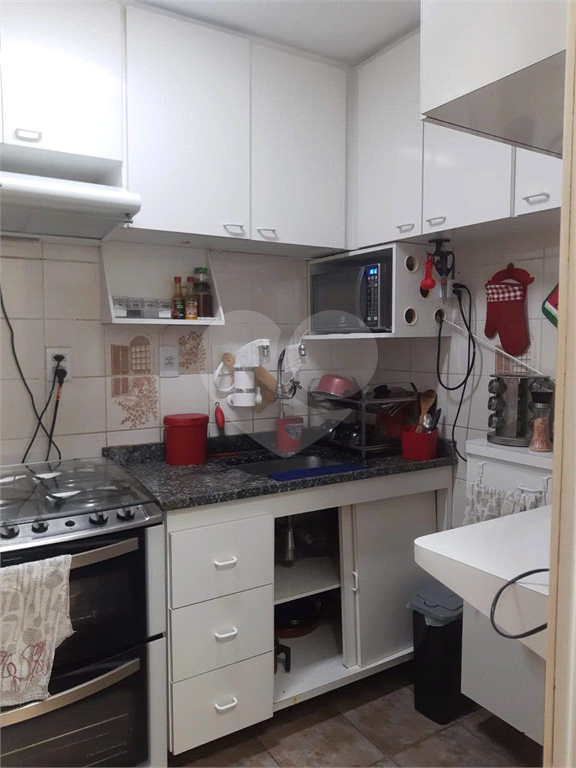 APARTAMENTO em CAMPO LIMPO