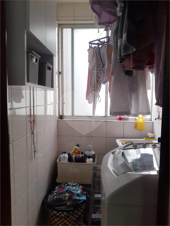 APARTAMENTO em CAMPO LIMPO