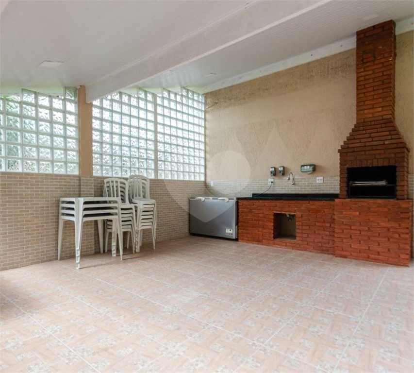 APARTAMENTO em CAMPO LIMPO