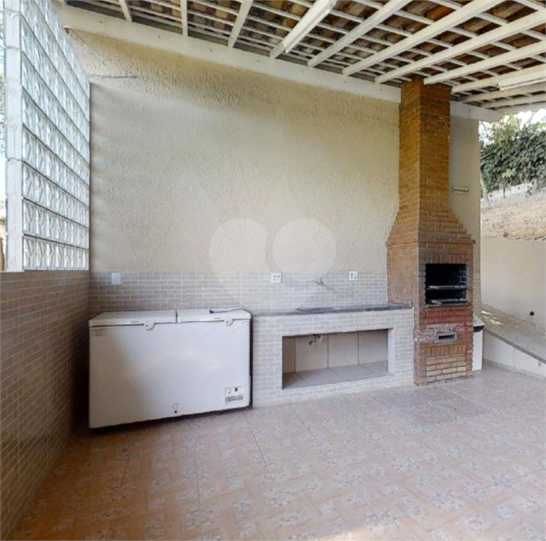 APARTAMENTO em CAMPO LIMPO