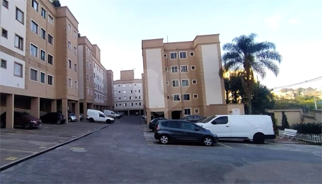 APARTAMENTO em CAMPO LIMPO