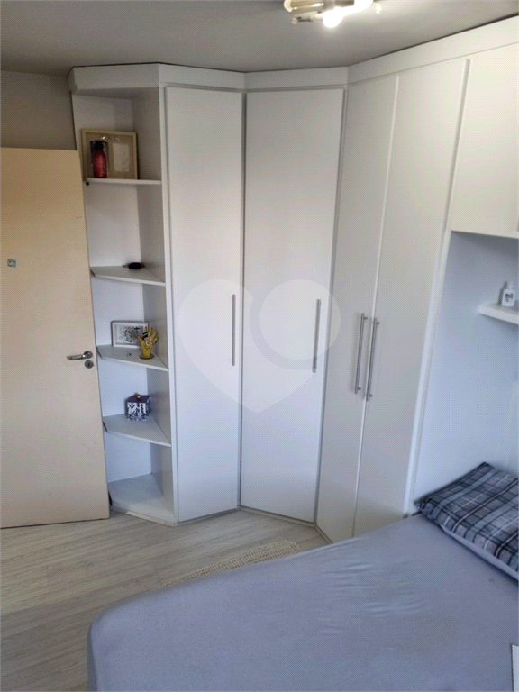 APARTAMENTO em CAMPO LIMPO