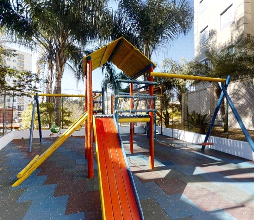 APARTAMENTO em CAMPO LIMPO