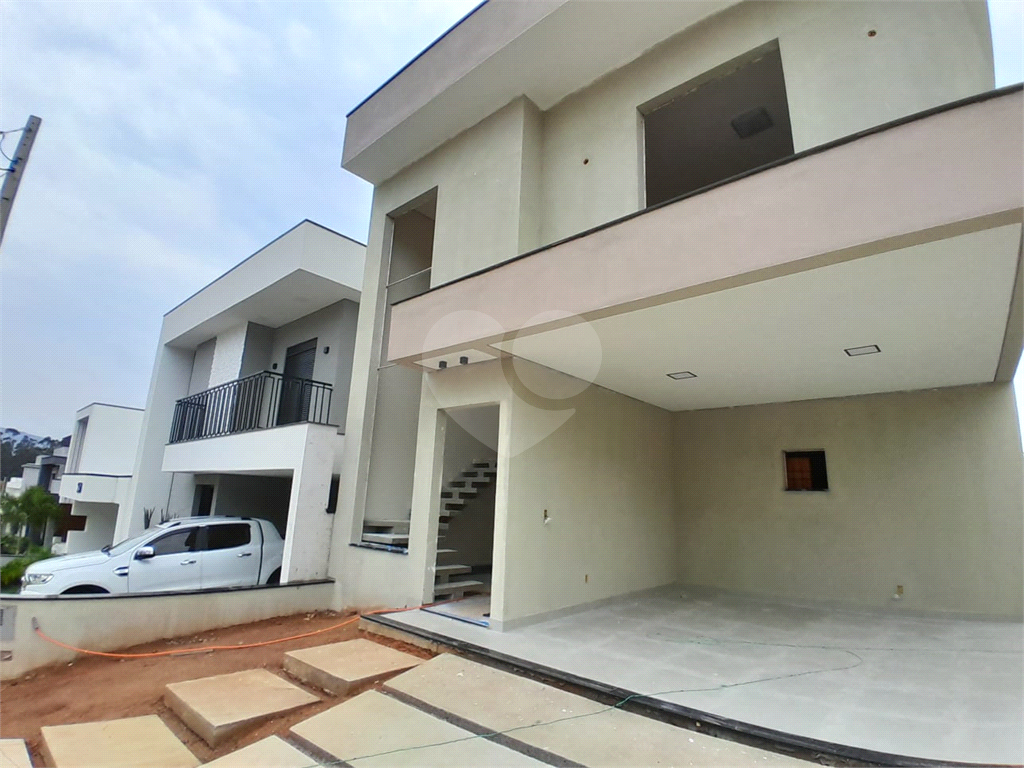 Casa de Condomínio à venda com 3 quartos, 230m² - Foto 1