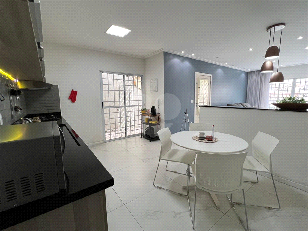 Casa assobradada à venda | 162 m² | 2 suítes | 2 vagas na Parada Inglesa!