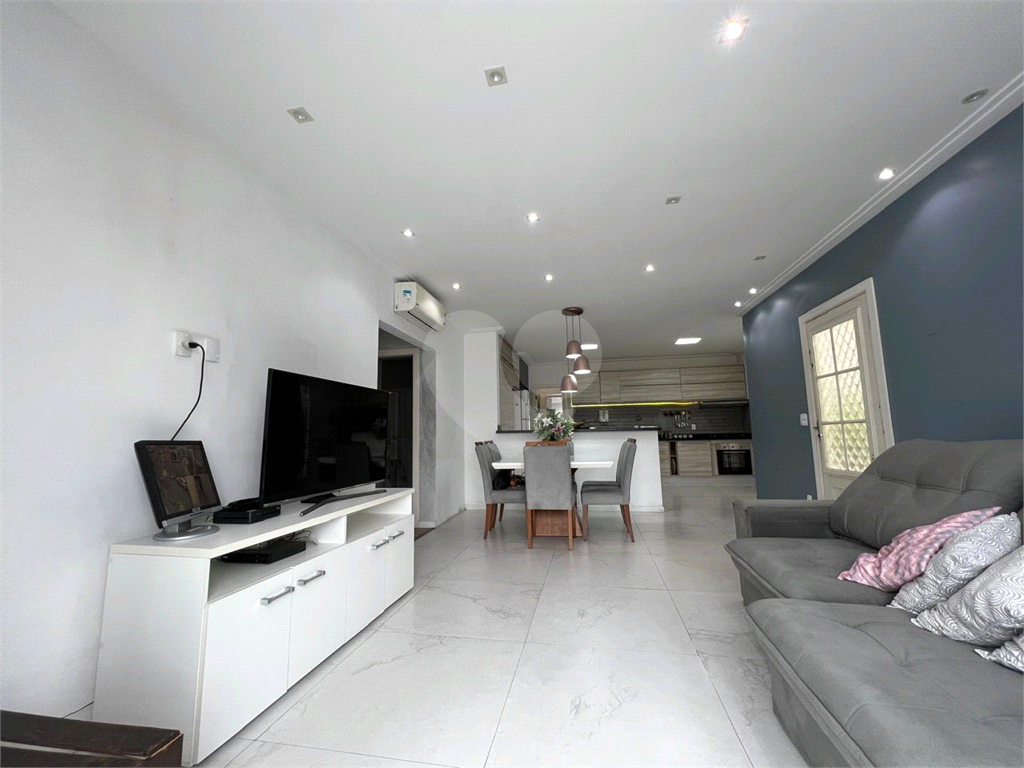 Casa assobradada à venda | 162 m² | 2 suítes | 2 vagas na Parada Inglesa!