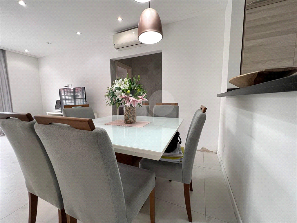 Casa assobradada à venda | 162 m² | 2 suítes | 2 vagas na Parada Inglesa!