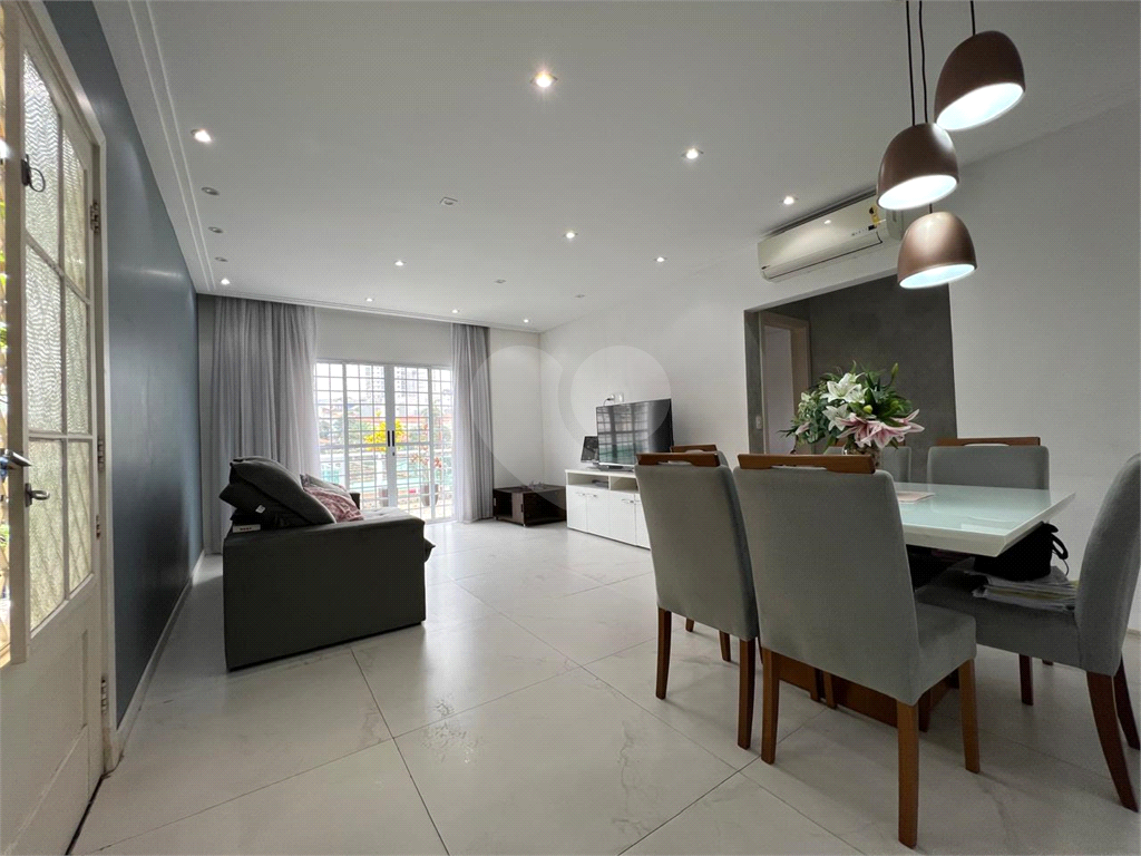 Casa assobradada à venda | 162 m² | 2 suítes | 2 vagas na Parada Inglesa!