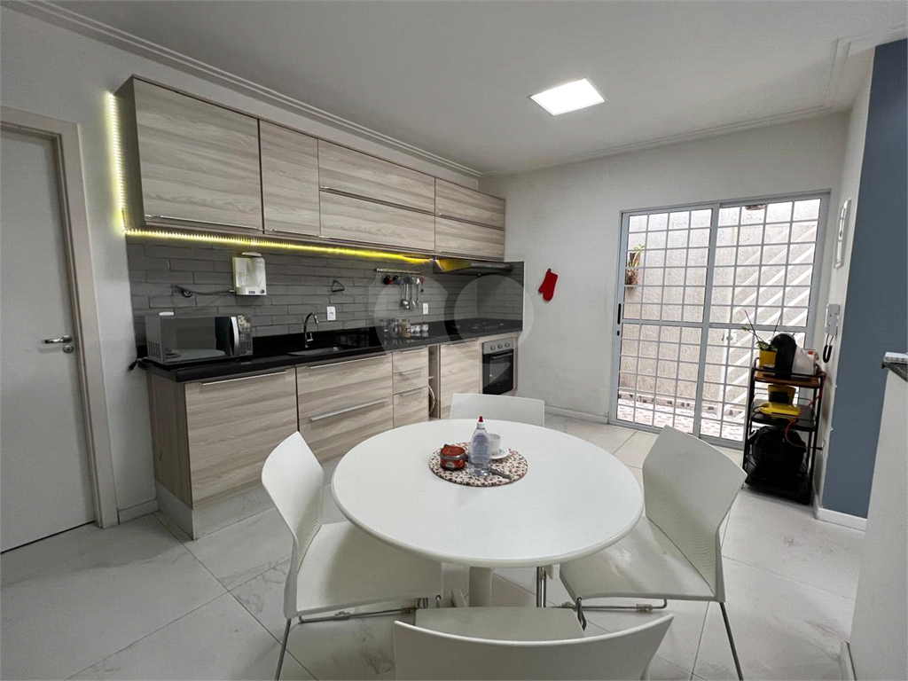 Casa assobradada à venda | 162 m² | 2 suítes | 2 vagas na Parada Inglesa!