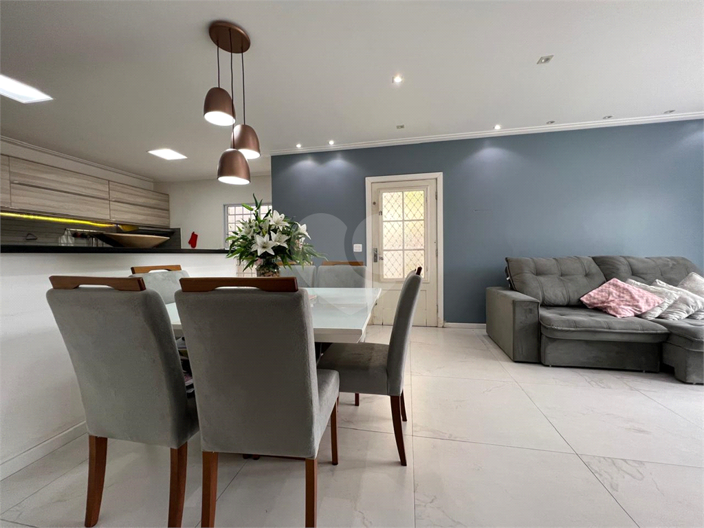 Casa assobradada à venda | 162 m² | 2 suítes | 2 vagas na Parada Inglesa!