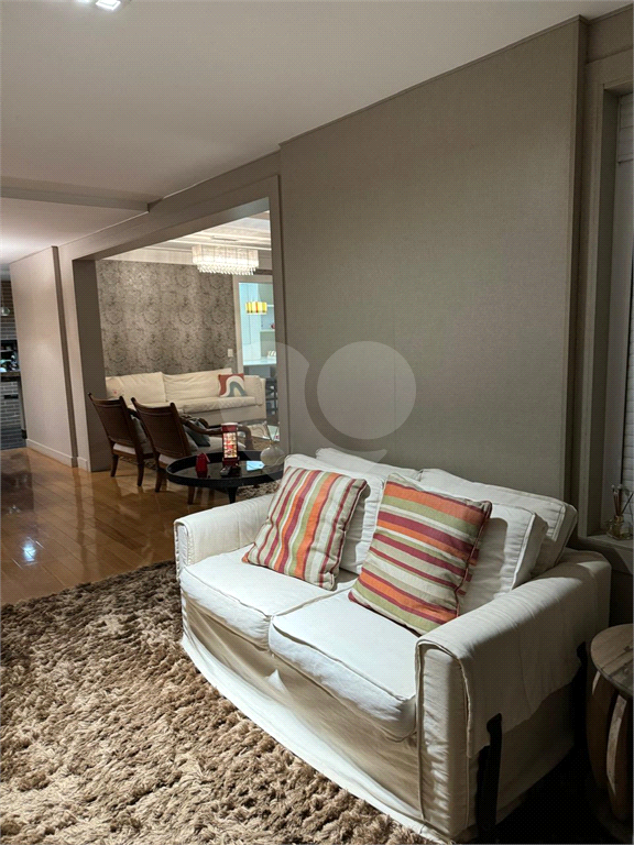 Apartamento à venda com 3 quartos, 200m² - Foto 12