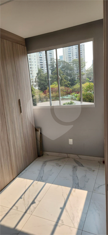 APARTAMENTO em MORUMBI