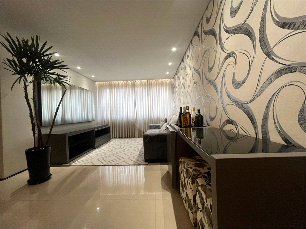 Apartamento Totalmente Reformado e Mobiiliado
