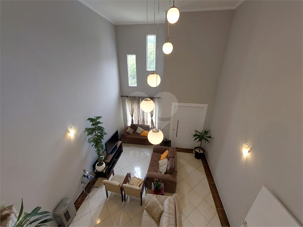 Casa em Condomínio de Alto Padrão