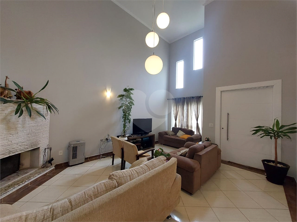 Casa em Condomínio de Alto Padrão