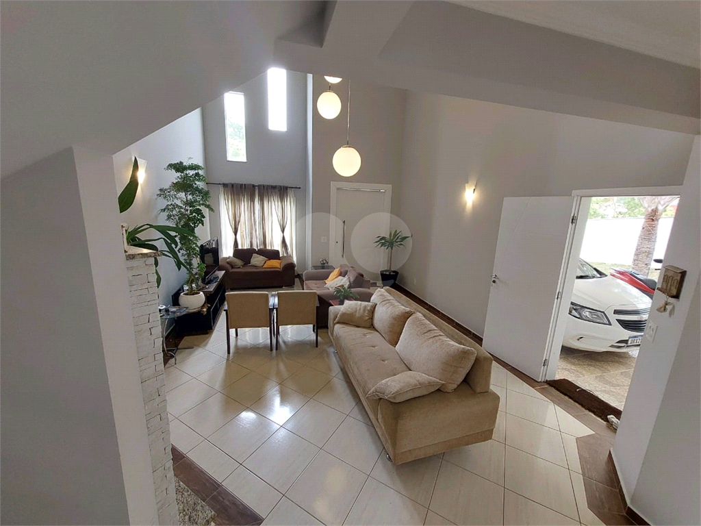 Casa em Condomínio de Alto Padrão