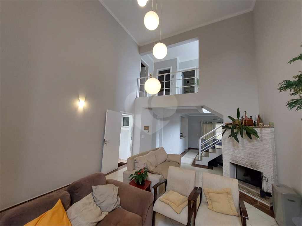 Casa em Condomínio de Alto Padrão