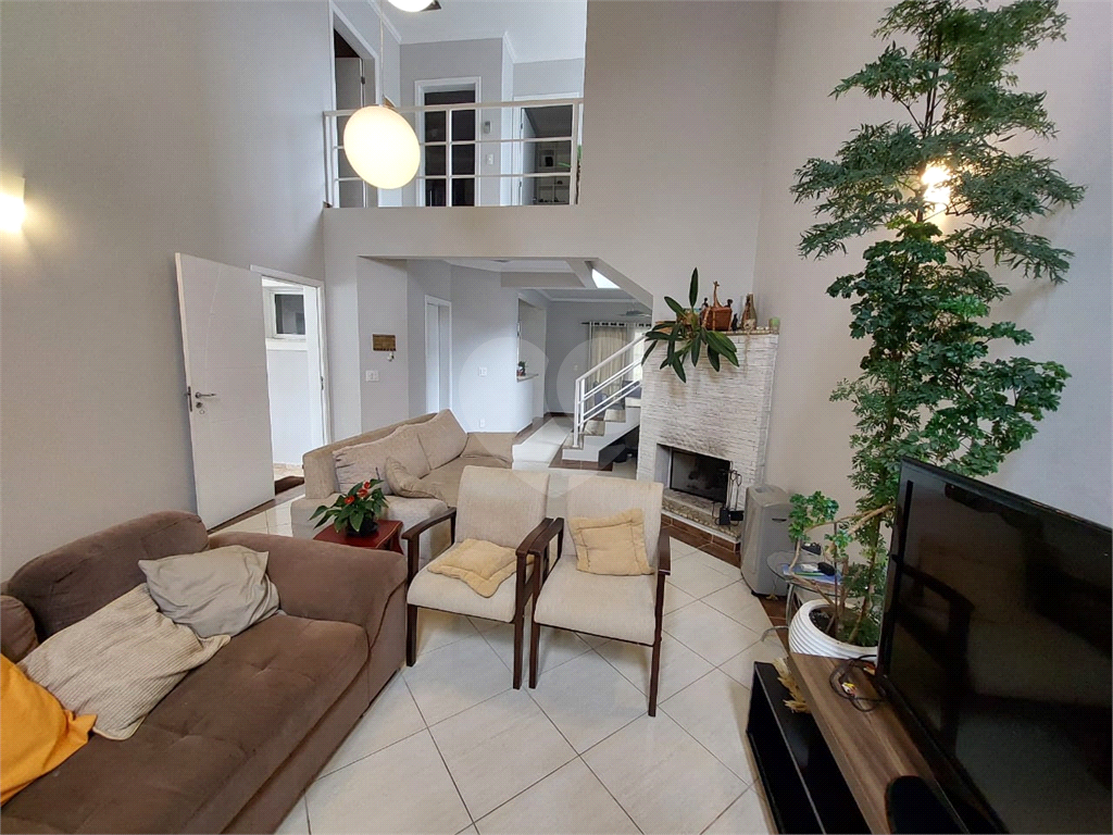 Casa em Condomínio de Alto Padrão