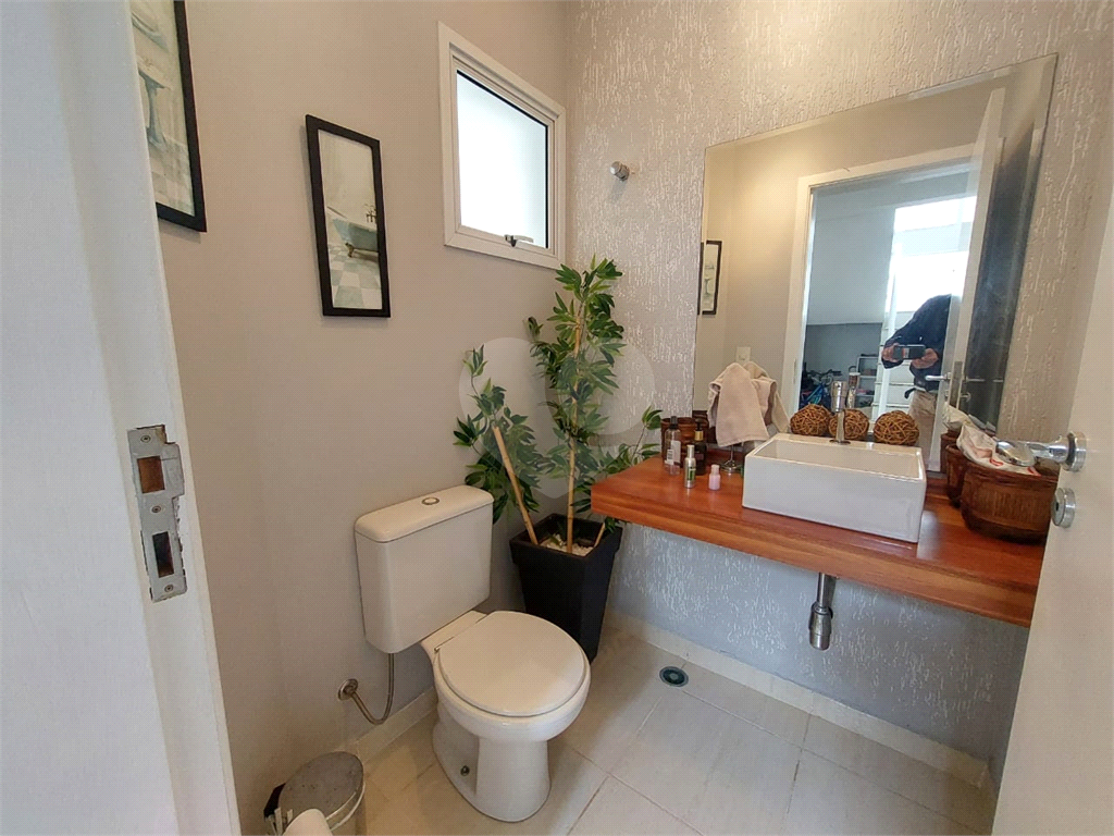 Casa em Condomínio de Alto Padrão