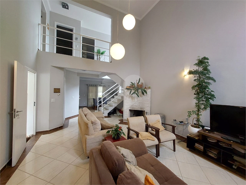 Casa em Condomínio de Alto Padrão