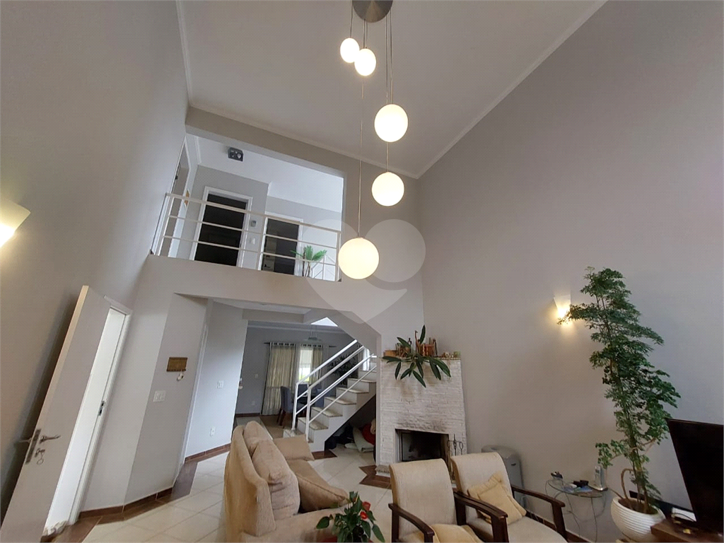 Casa em Condomínio de Alto Padrão