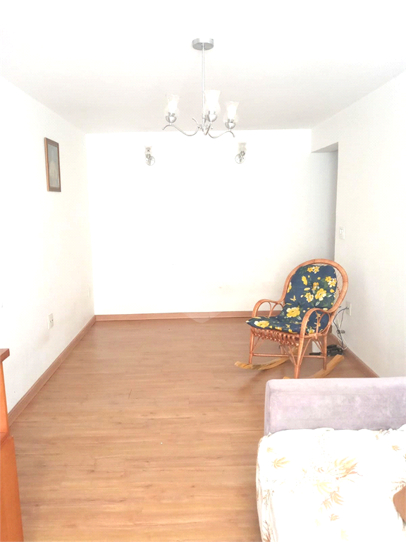 Apartamento à venda com 3 quartos, 70m² - Foto 2