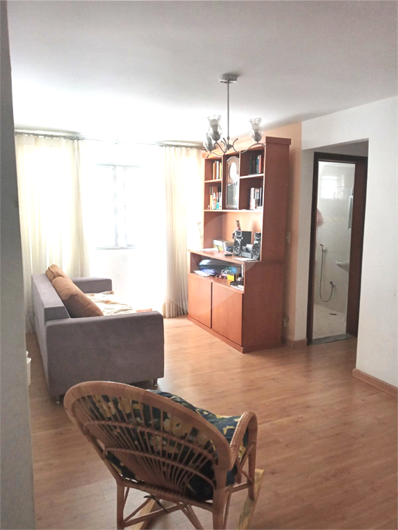 Apartamento à venda com 3 quartos, 70m² - Foto 1