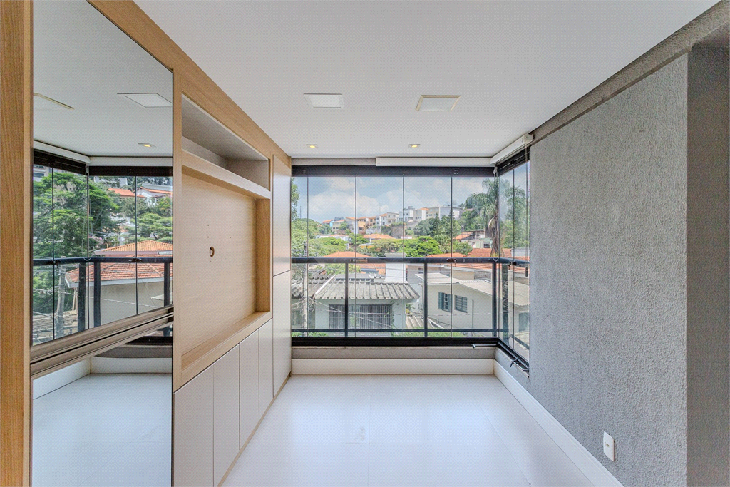 Apartamento - Perdizes - 2 Dormitórios - 78 m².