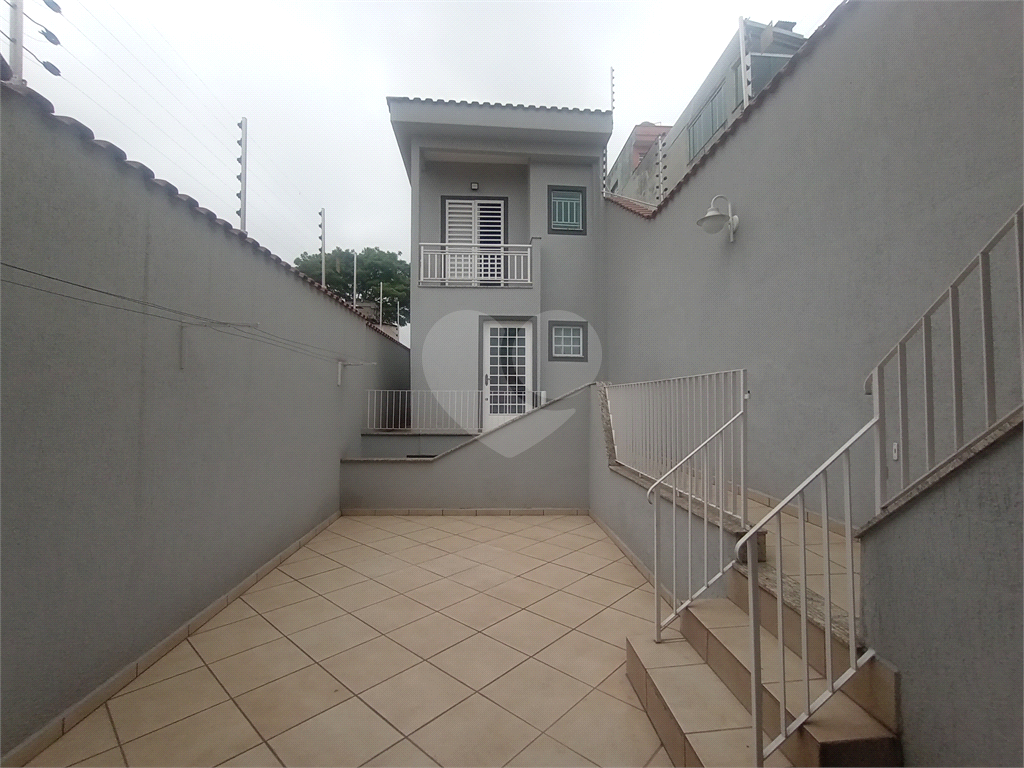 Sobrado para venda 160m2  3 quartos (1 suíte) cozinha, área gourmet 2 vagas cobertas Vila Gustavo.