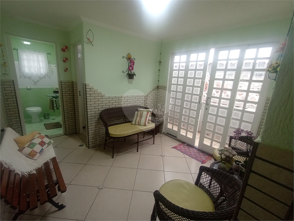 Sobrado para venda 160m2  3 quartos (1 suíte) cozinha, área gourmet 2 vagas cobertas Vila Gustavo.