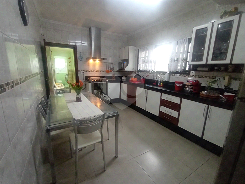 Sobrado para venda 160m2  3 quartos (1 suíte) cozinha, área gourmet 2 vagas cobertas Vila Gustavo.
