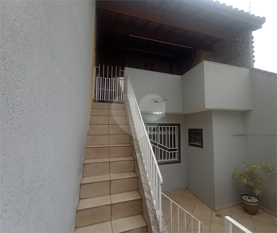 Sobrado para venda 160m2  3 quartos (1 suíte) cozinha, área gourmet 2 vagas cobertas Vila Gustavo.