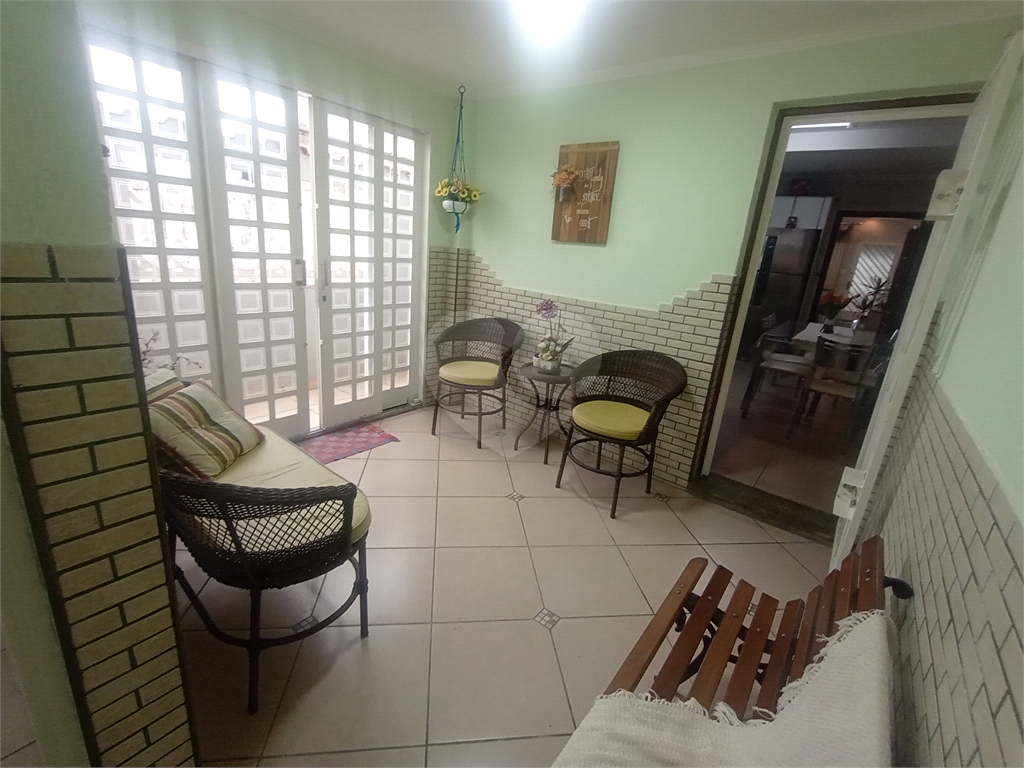 Sobrado para venda 160m2  3 quartos (1 suíte) cozinha, área gourmet 2 vagas cobertas Vila Gustavo.