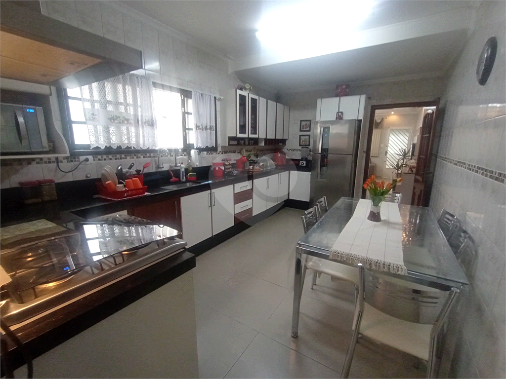 Sobrado para venda 160m2  3 quartos (1 suíte) cozinha, área gourmet 2 vagas cobertas Vila Gustavo.