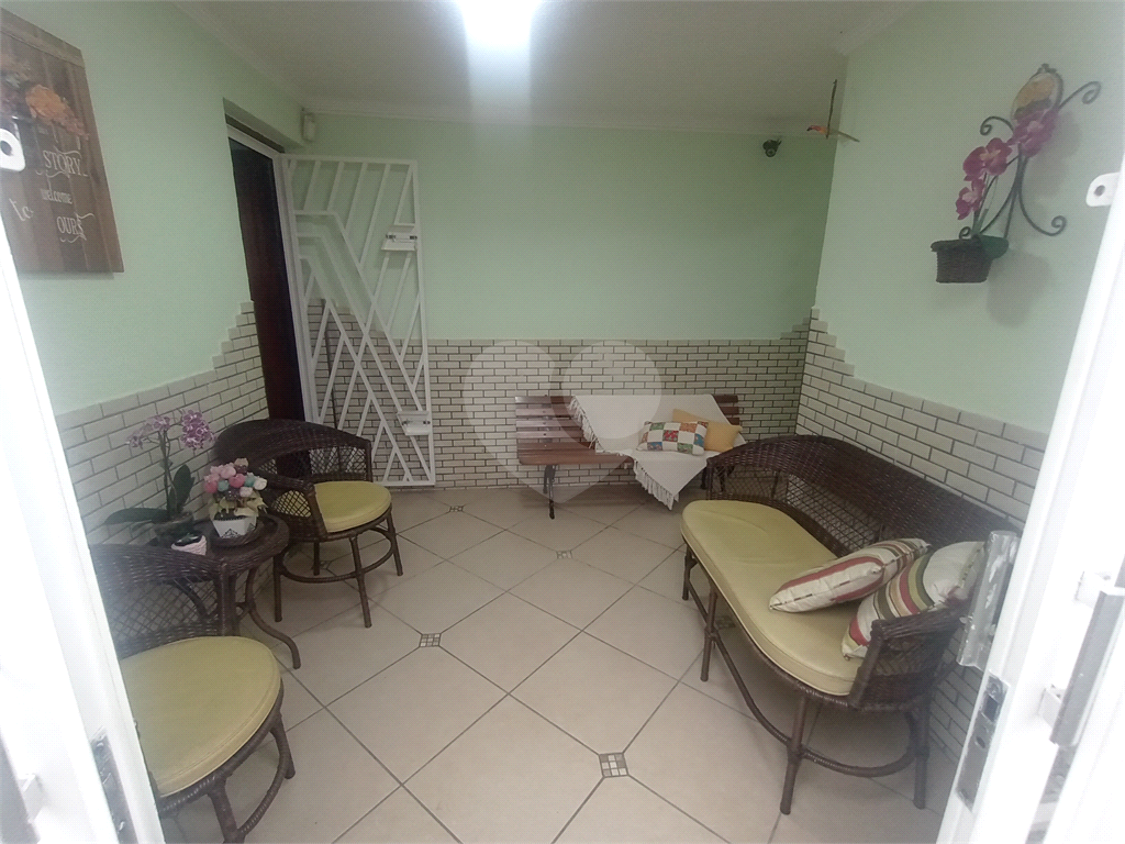 Sobrado para venda 160m2  3 quartos (1 suíte) cozinha, área gourmet 2 vagas cobertas Vila Gustavo.