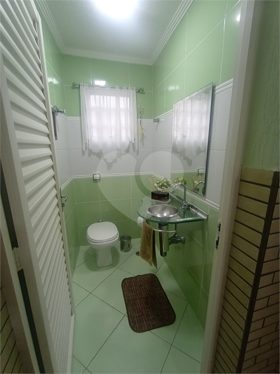 Sobrado para venda 160m2  3 quartos (1 suíte) cozinha, área gourmet 2 vagas cobertas Vila Gustavo.