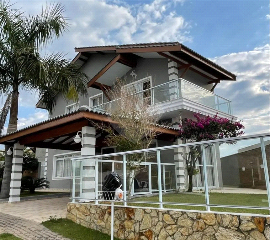 Casa à venda e aluguel com 3 quartos, 180m² - Foto 1