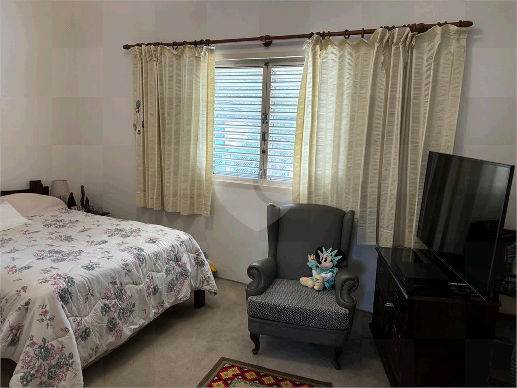 Charmosa casa com excelente localização na Chácara Santo Antônio