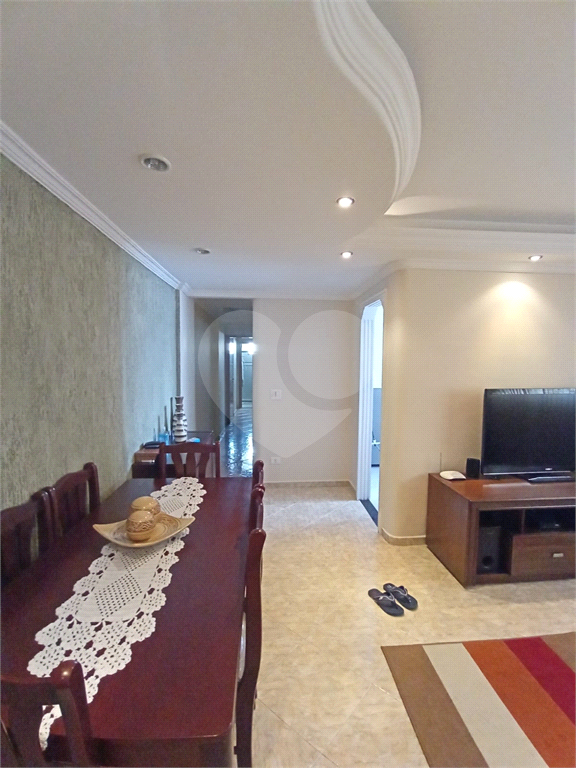 Apartamento à venda com 74 m²