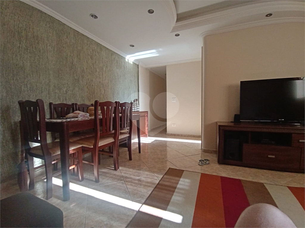 Apartamento à venda com 74 m²