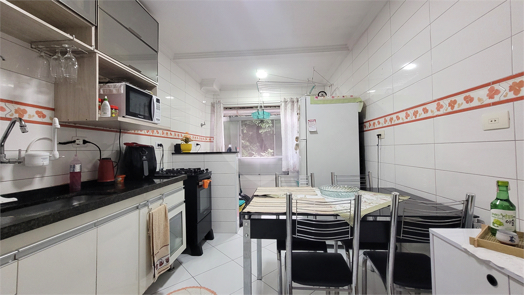 Apartamento 2 dormitorios, uma vaga, com 69 m² 