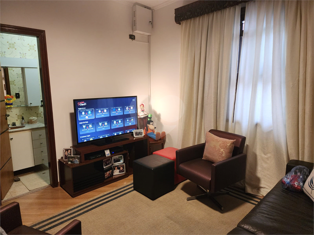 Vende Excelente Casa Térrea Jardim São Paulo ZN 3 quartos 2 suítes 5 vagas área gourmet. 