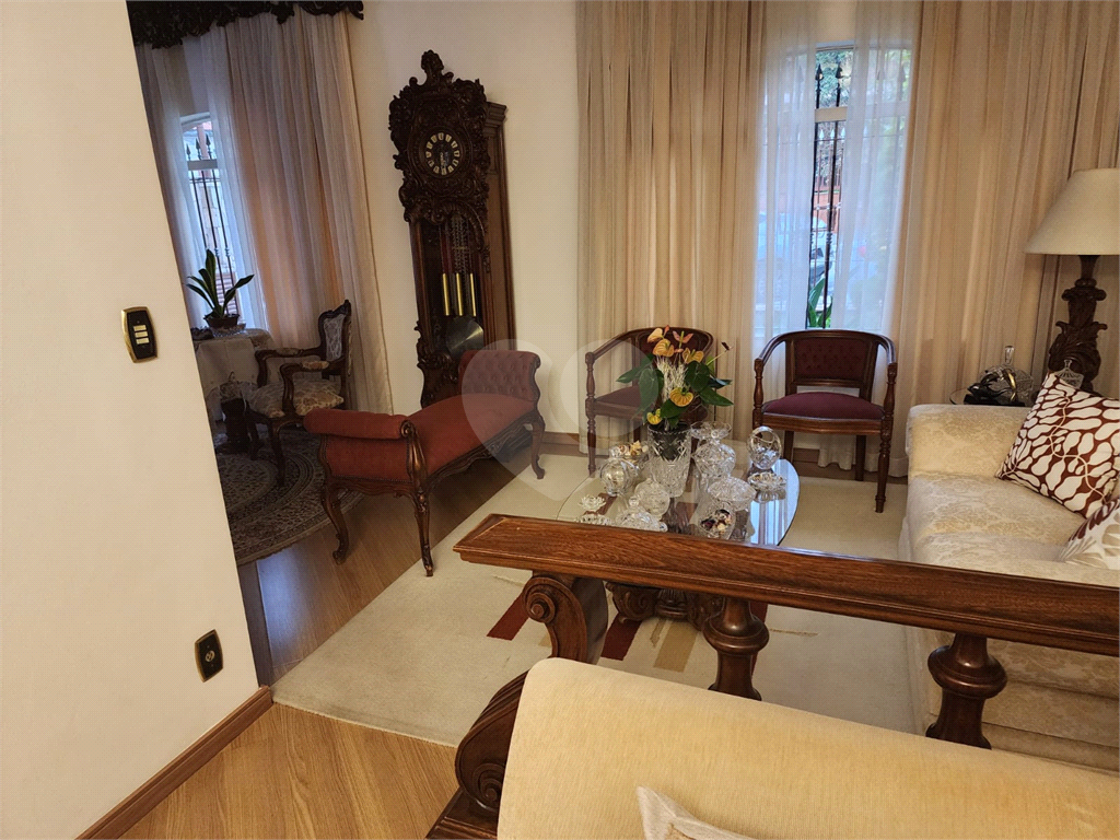 Vende Excelente Casa Térrea Jardim São Paulo ZN 3 quartos 2 suítes 5 vagas área gourmet. 
